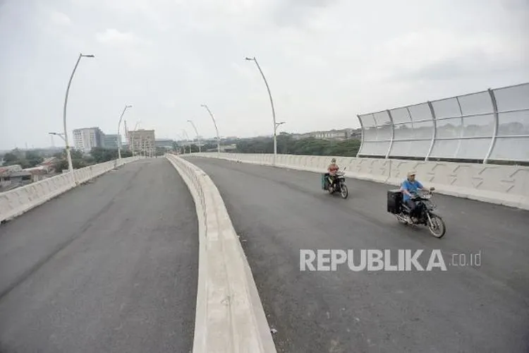 Ujicoba Fly Over Cakung, Selain Lawan Arus Warga Juga Dilarang Swafoto (Republika)