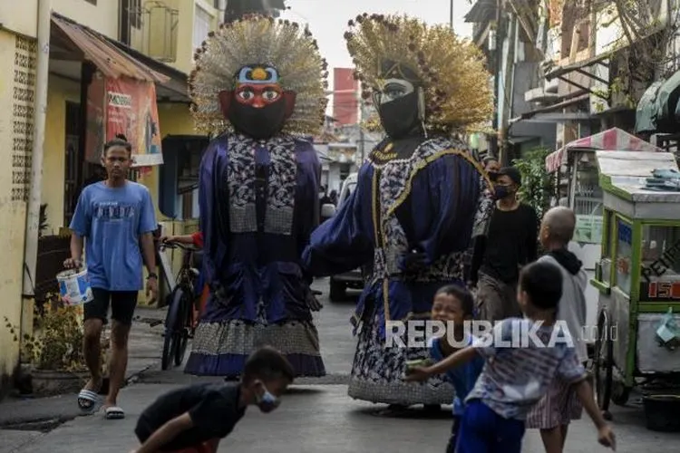 Pemerintah Larang Ondel-ondel Ngamen di Jakarta (Republika)