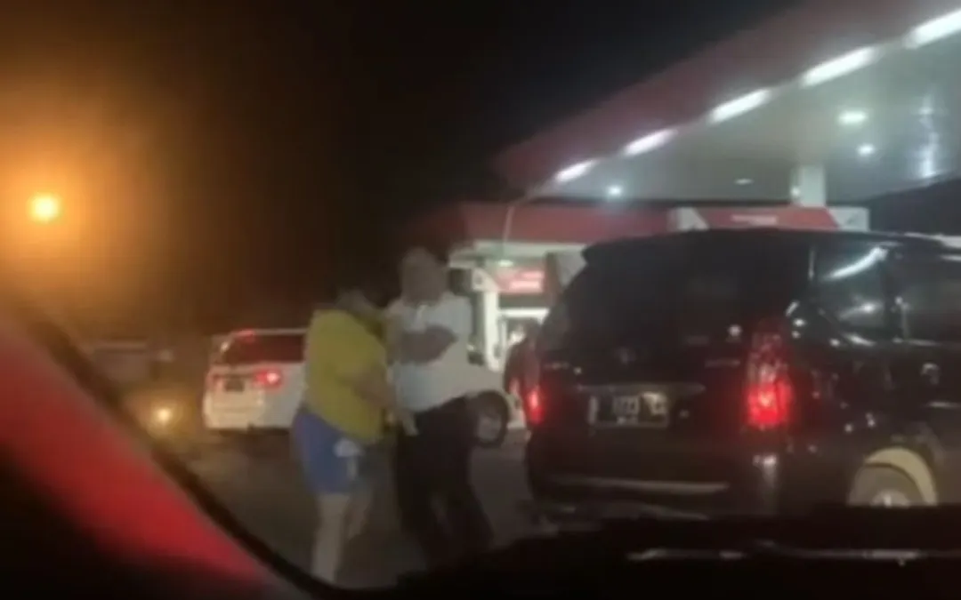 Video Anggota DPRD Palembang aniaya wanita di SPBU viral. Foto/Istimewa.