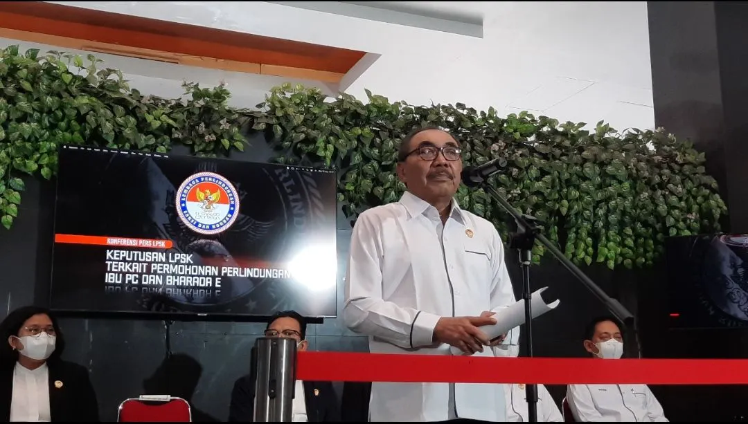 Ketua LPSK Hasto Atmojo Suroyo menyebut LPSK menerima Brarada E jadi justice collaborator sehingga akan melindunginya secara penuh. 