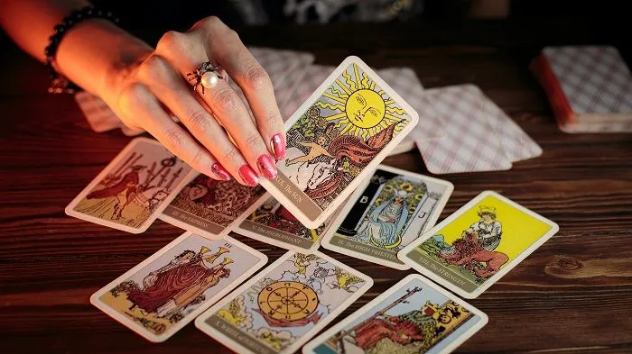 Ramalan Tarot Hari Ini Kamis 22 September 2022: Aries Begitu Misterius, Scorpio Berada di Persimpangan Jalan