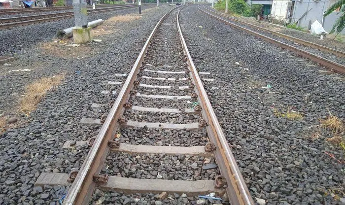 Tempat terserempetnya seorang pria dengan gangguan jiwa.