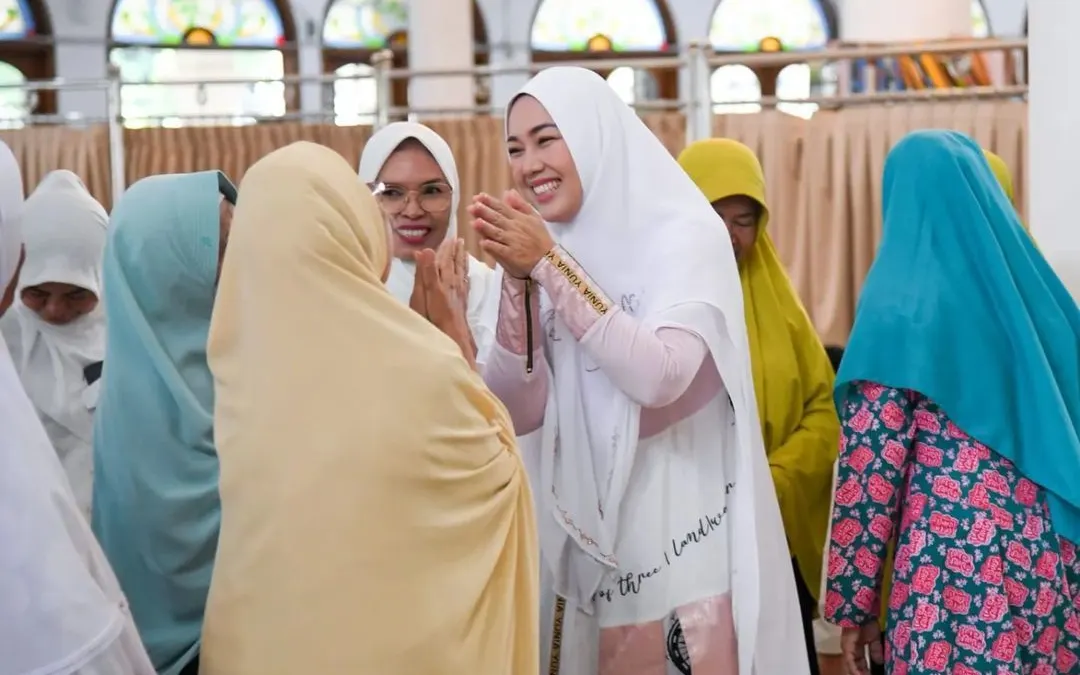 Bupati Purwakarta Anne Ratna Mustika saat hadiri Maulid Nabi di wilayah Purwakarta.