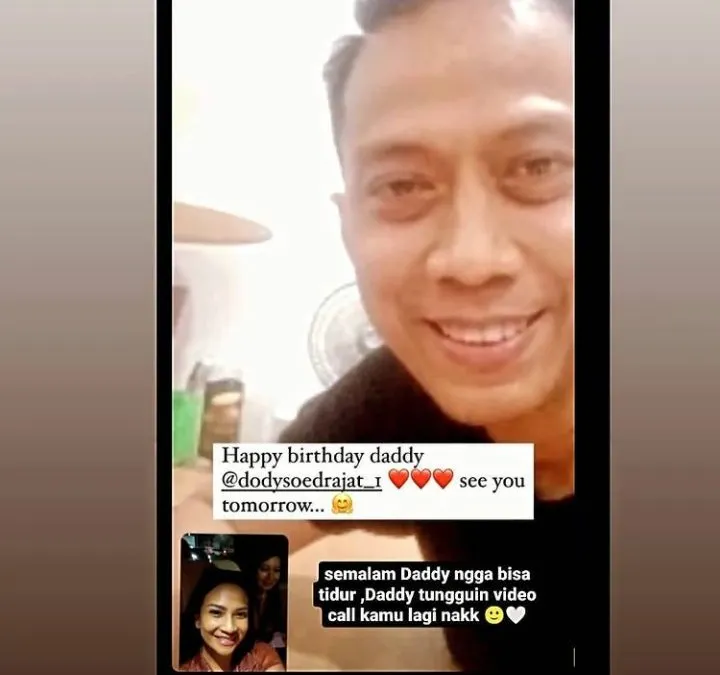 Tangkapan layar saat ayah Vanessa Angel Doddy Soedrajad mengunggah kembali momen video call dirinya dengan sang putri yang sudah meninggal karena kecelakaan.