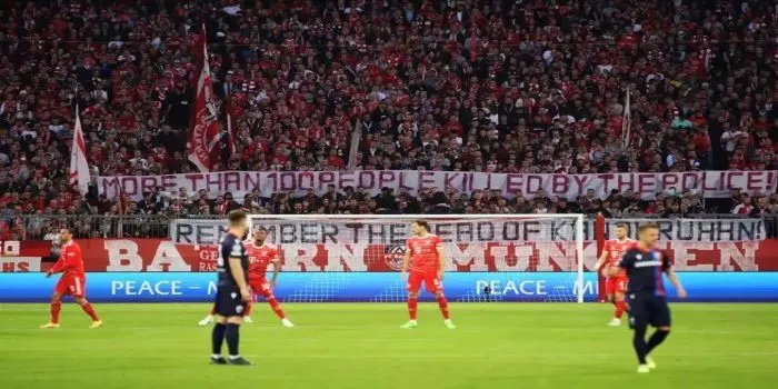 Laga UCL Bayern Munchen vs Victoria Plzen, Spanduk Suporter Bayern Munchen Jadi Sorotan /twitter @Sambo_Kaisar
