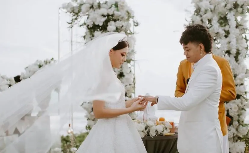 Heboh isu Reza Arap selingkuh dari istrinya, Wendy Walters.