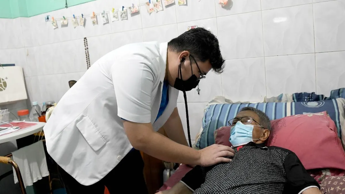 Pemeriksaan kesehatan kepada Tjetjep Heriyana  sebelum berangkat ke Mandalika.
