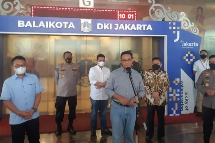 Gubernur DKI Jakarta Anies Baswedan saat konferensi pers di Balai Kota Jakarta pada Jumat (14/5/2021). [Suara.com/Stephanus Aranditio]