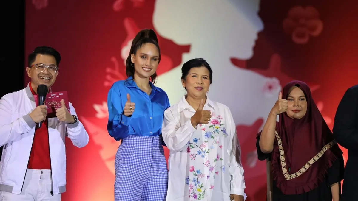 Artis Cinta Laura bersama 2 tokoh Srikandi PNM.