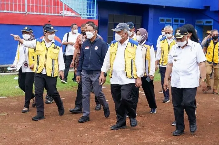 Menteri PUPR, Basuki Hadimuljono minta Stadion Kanjuruhan direhab.