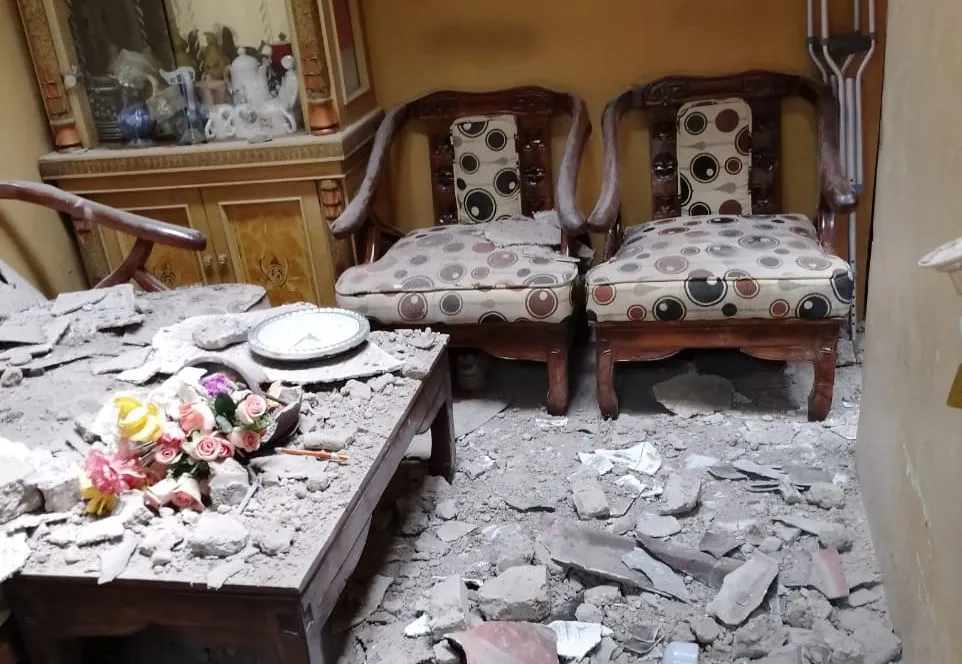 Gempa Cianjur sebabkan rumah rusak.