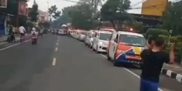 Viral! Video Iring-Iringan Mobil Jenazah Korban Insiden Kanjuruhan, Sirine Terdengar 20 Menit Sekali