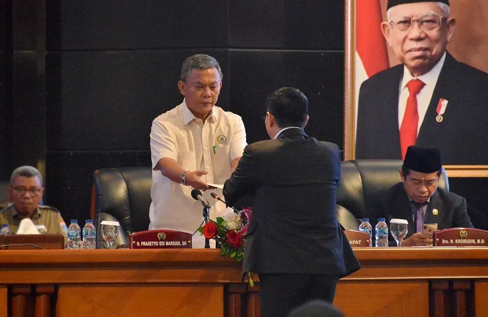 Ketua DPRD DKI Jakarta, Prasetio Edi Marsudi ketika menerima usulan tiga nama calon pengganti Gubernur Anies Baswedan sebagai penjabat Gubernur DKI Jakarta