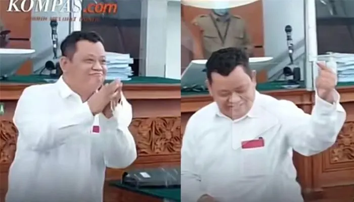 Bikin Heboh! Momen Saat Kuat Maruf Beri 'Saranghaeyo' ke Awak Media Sebelum Persidangan