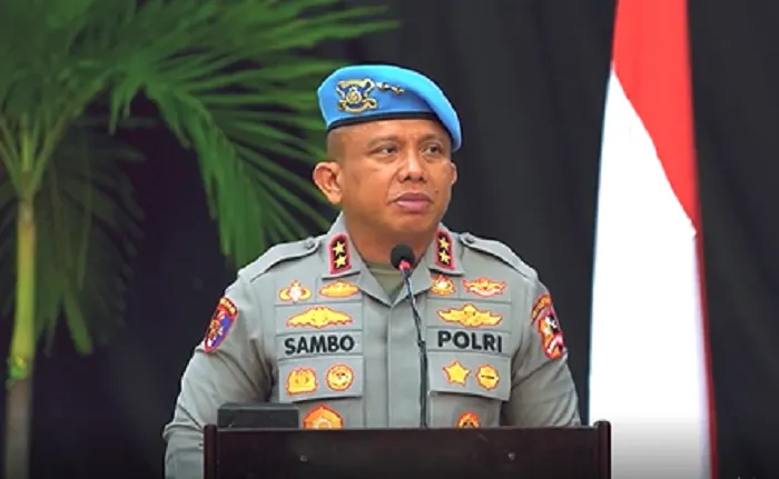 Ayah Brigadir J, Samuel Hutabarat, mengaku bingung atas pengakuan Ferdy Sambo terkait kematian anaknya.