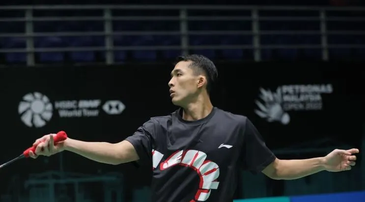 Pebulu tangkis tunggal putra Jonatan Christie saat uji lapangan utama turnamen Malaysia Open 2022 di Kuala Lumpur, Malaysia, Senin (27/6/2022).
