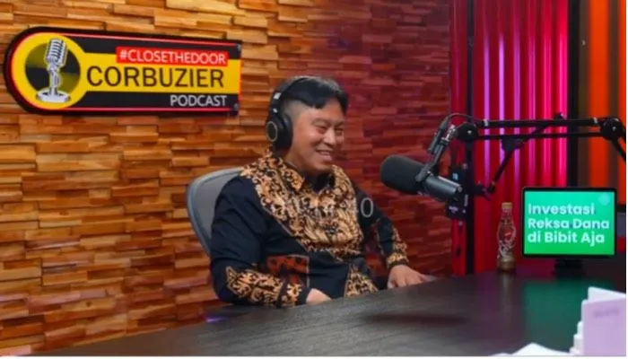 tangkapan layar dari podcast Deddy Corbuzier saat Gildas Deograt menjelaskan soal hacker Bjorka