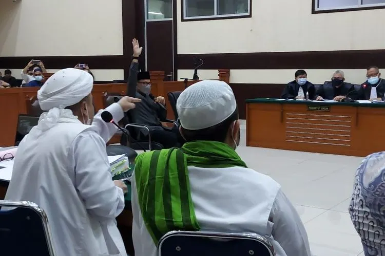 Wali Kota Bogor Bima Arya Sugiarto saat menjalani sidang lanjutan, atas kasus pelanggaran protokol kesehatan yang dilakukan oleh Habib Rizieq Shihab (HRS), di Pengadilan Negeri (PN) Jakarta Timur.