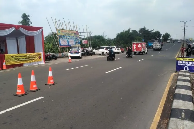 Kondisi posko penyekatan arus mudik lebaran di wilayah perbatasan Kabupaten Bogor - Depok/ Yogi Faisal