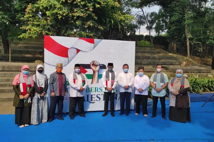 Ketua Dewan Perwakilan Rakyat Daerah (DPRD) Kota Bogor, Atang Trisnanto saat memberikan sambutan dalam acara doa bersama untuk Palestina/ Yogi Faisal