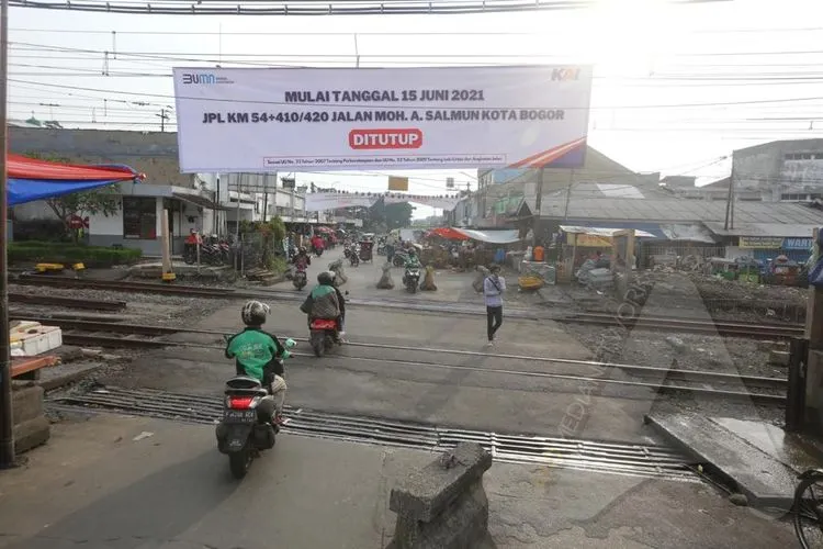 Dapat Penolakan Warga, Penutupan Perlintasan Kereta Api di Bogor Ditunda / Yogi Faisal