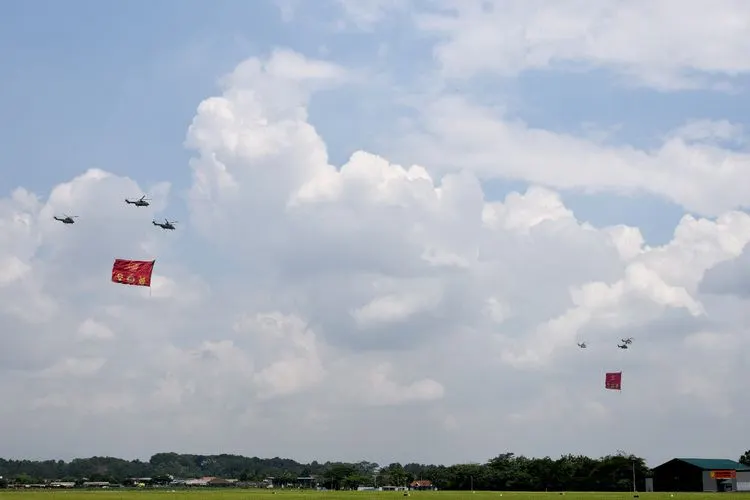 Enam Pesawat TNI AU Kibarkan Bendera Merah Putih Raksasa di Langit Bogor / dok.TNI Angkatan Udara Lanud Atang Sendjaja saat menggelar latihan pengibaran bendera merah putih raksasa. (Dok Lanud Atang Sendjaja)