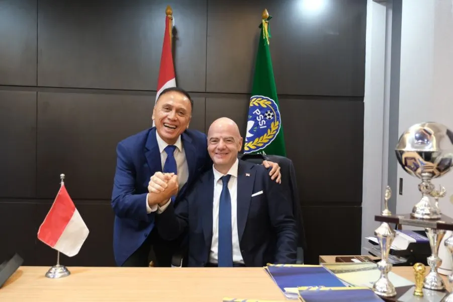 Presiden FIFA kunjungi Indonesia untuk berikan simpati serta arahan untuk lakukan perbaikan.