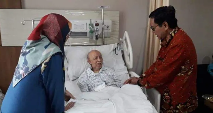 Prof Yahya Muhaimin saat terbaring sakit. Yahya Muhaimin meninggal Rabu pagi (9/2/2022) di Purwokerto, Jawa Tengah.