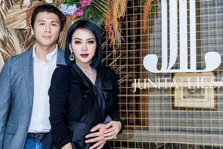 Syahrini dan Reino Barack [Instagram]