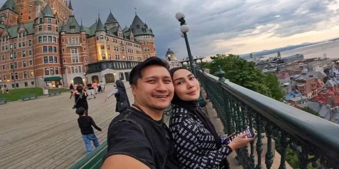  Arie Untung dan istrinya  Fenita Arie /Instagram@ariekuntung