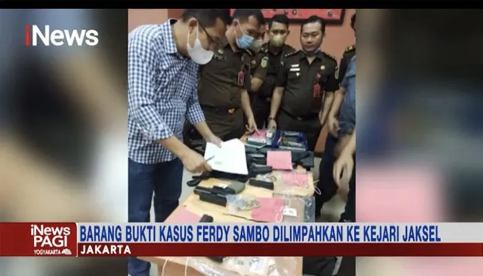 Barang Bukti Ferdy Sambo CS Diserahkan Hari ini, Kuasa Hukum Bharada E Punya Kejutan di Pengadilan