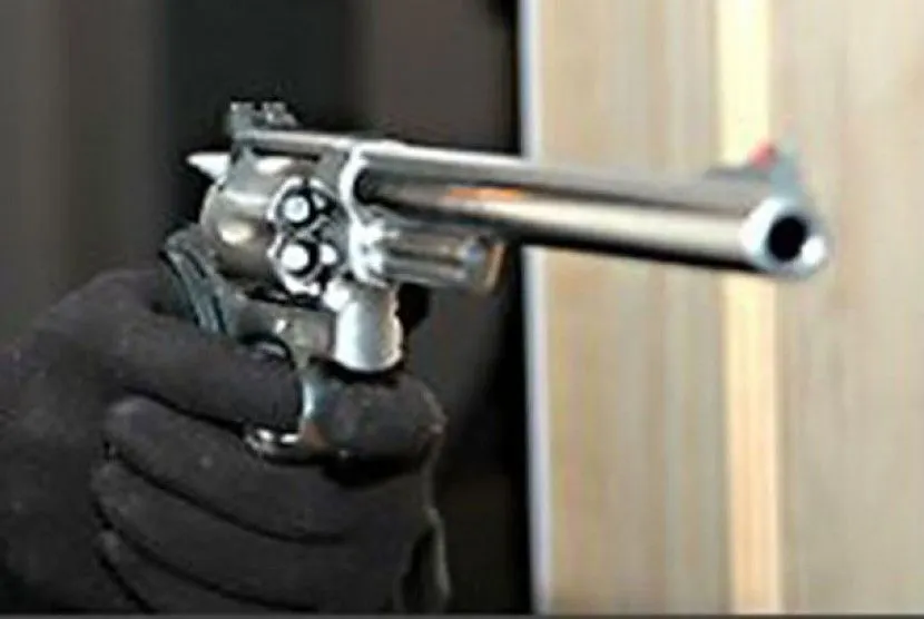 Ilustrasi menodongkan pistol.