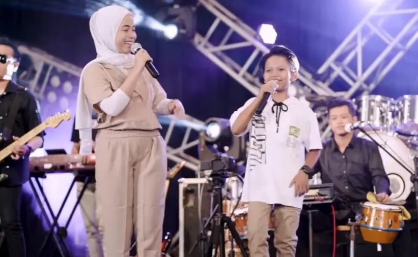 Farel Prayoga feat. Suci Tacik.