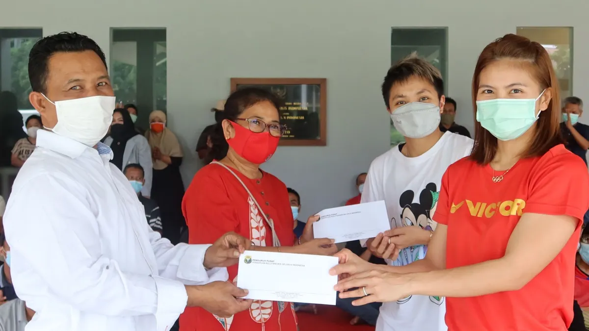 Bawa Pulang Emas Olimpiade, Greysia/Apriyani Tak Lupakan Karyawan PBSI