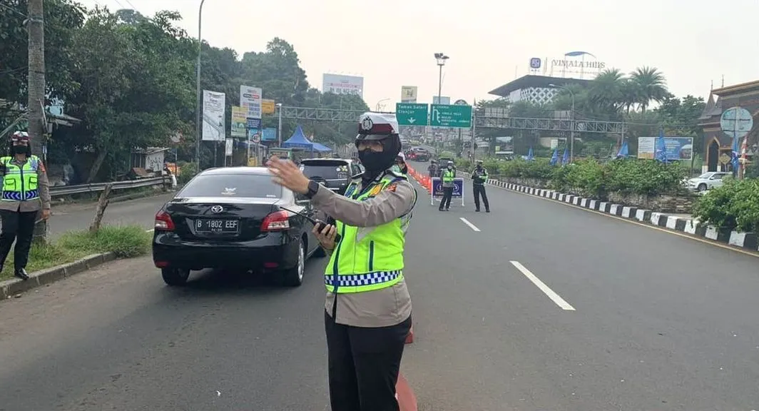 Jalur Puncak, Bogor diberlakukan sistem ganjil genap.