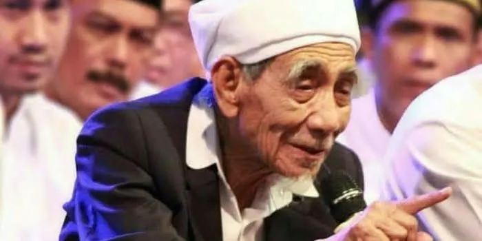 Ingin Hidup Bahagia Dunia Akhirat? Ikuti Wasiat Mbah Moen Berikut Ini, Anda Wajib Tahu!