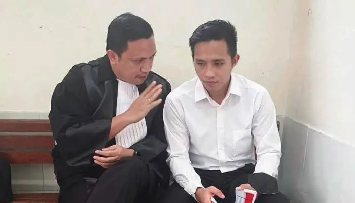 Terdakwa Bharada Richard Eliezer bersama pengacara Ronny Talapessy