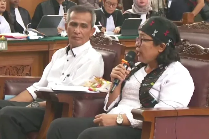 Momen Rosti Simanjuntak, Ibu dari Brigadir J yang emosi saat menjawab pertanyaan Febri Diansyah selaku Kuasa Hukum Putri Candrawathi.