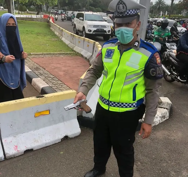 Buntut Istana Negara Ingin Diterobos, Sosok Perempuan Bersenjata Api Mulai Viral di Medsos