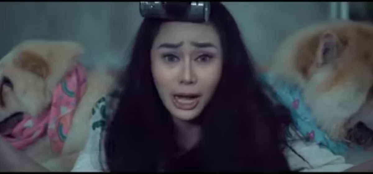 Denise Chariesta, penyanyi lagu 'gila'.