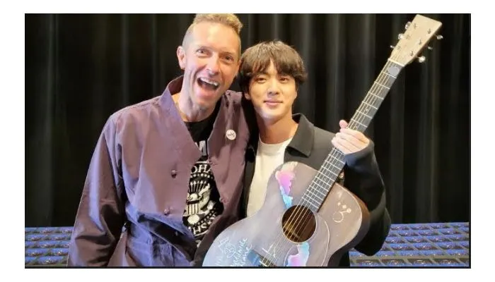 Jin BTS bersama Chris Martin Coldplay