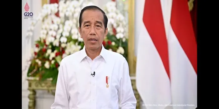 Presiden Jokowi saat mengumumkan akan membentuk transformasi sepak bola bersama FIFA dan AFC. (Tangkapan Layar Youtube/Seketariat Presiden)