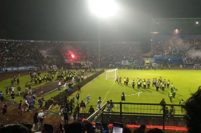 Tragedi yang terjadi di Kanjuruhan, Malang yang mengakibatkan jatuhnya banyak korban kini sedang dalam penyidikan Polisi.