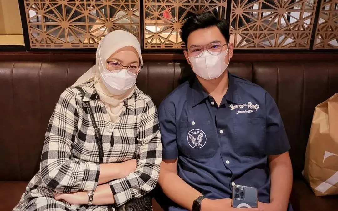 Bupati Purwakarta Anne Ratna Mustika bersama anak keduanya, Yudistira M. Rahmaning H.
