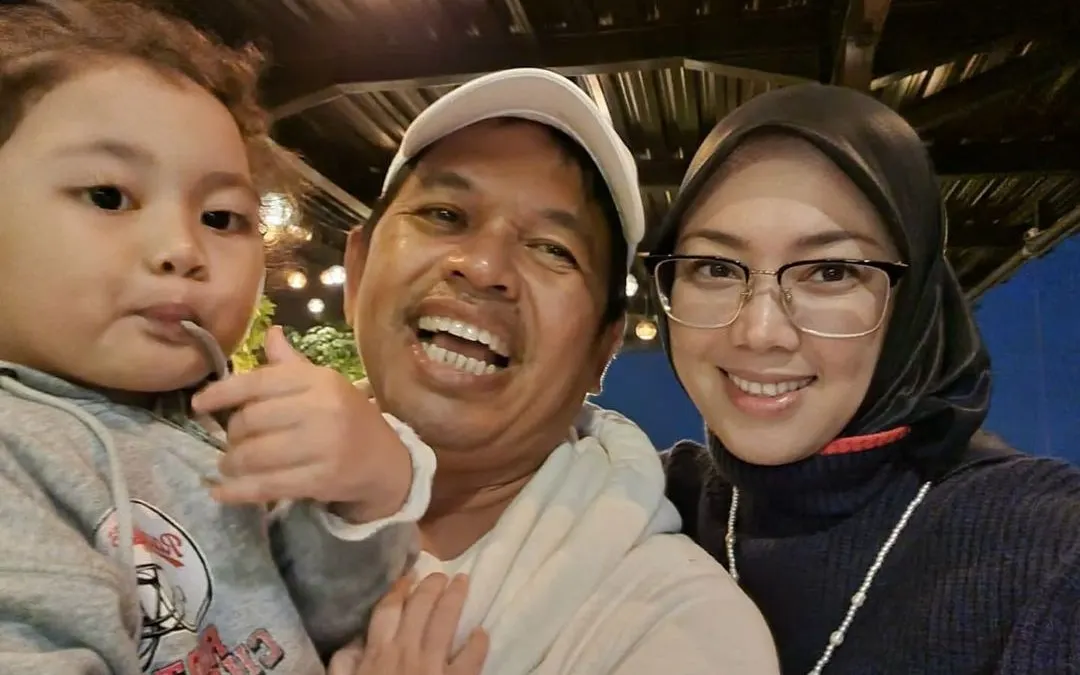 Dedi Mulyadi berserta Anne Ratna Mustika dan putrinya, Hyang Sukma Ayu di awal tahun 2022.