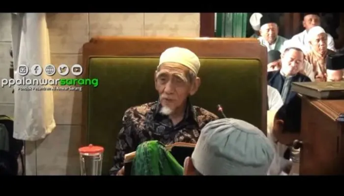 Mbah Moen Mengibaratkan Keistimewaan dan Peran Penting Para Ahlul Bait Bagai Perahu Nabi