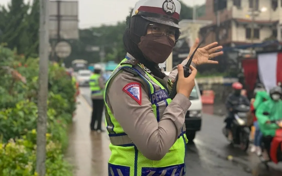 Ganjil genap di jalur wisata Puncak, Bogor.