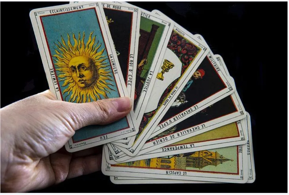 Ramalan Tarot Rabu 31 Agustus 2022: Libra Ingin Keadilan, Aquarius Siap Menyongsong Masa Depan