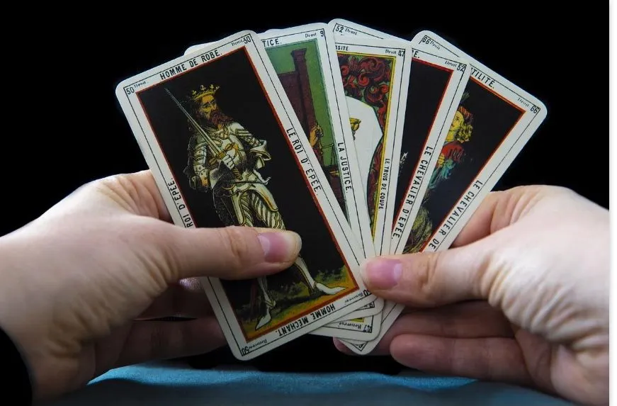 Ramalan Tarot Besok Rabu 31 Agustus 2022: Leo Akan Menemukan Berkah di Tengah Badai, Pisces Dapat Masalah