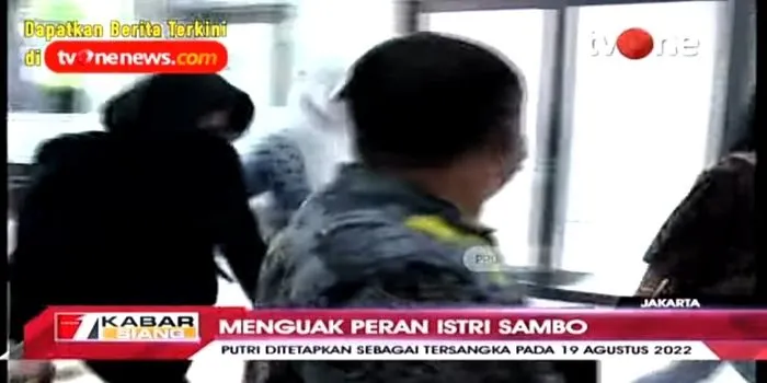 Penampakan Putri Candrawathi mengenakan pakaian serba hitam tiba di Bareskrim Polri, Jumat (26/8/2022) / Tangkaplatar TVOnenews